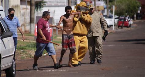 Ladrão gordinho é punido a pauladas por  .